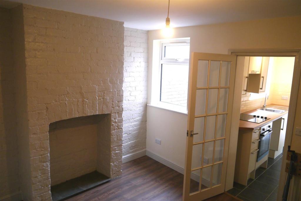 Horsefair Green, Stony Stratford... 2 bed terraced house £1,100 pcm