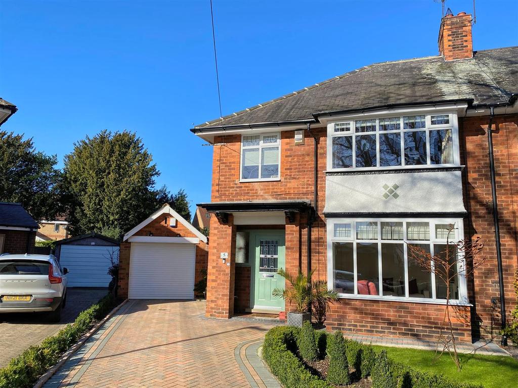 Priory Crescent, Cottingham 3 bed semidetached house £345,000