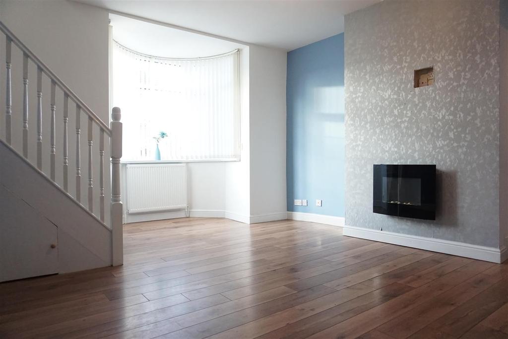 High Street, Thurnscoe, Rotherham 4 bed end of terrace house for sale