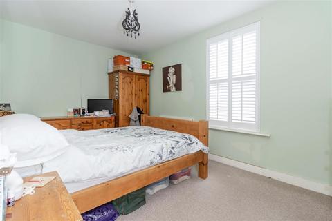 11 Lyndhurst Road, Worthing, BN11 2DB