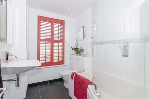 11 Lyndhurst Road, Worthing, BN11 2DB
