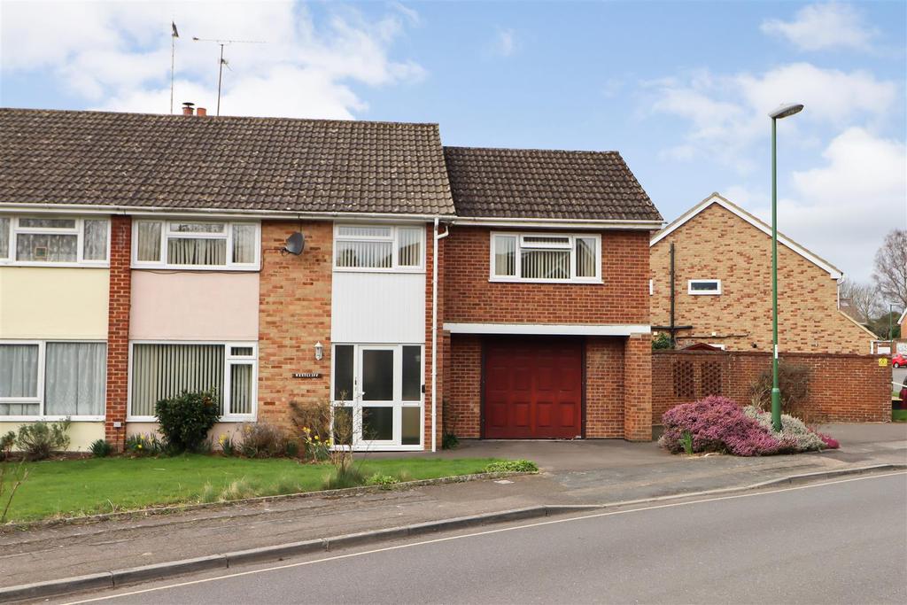 Middleton Road, Horsham 5 bed semidetached house £615,000