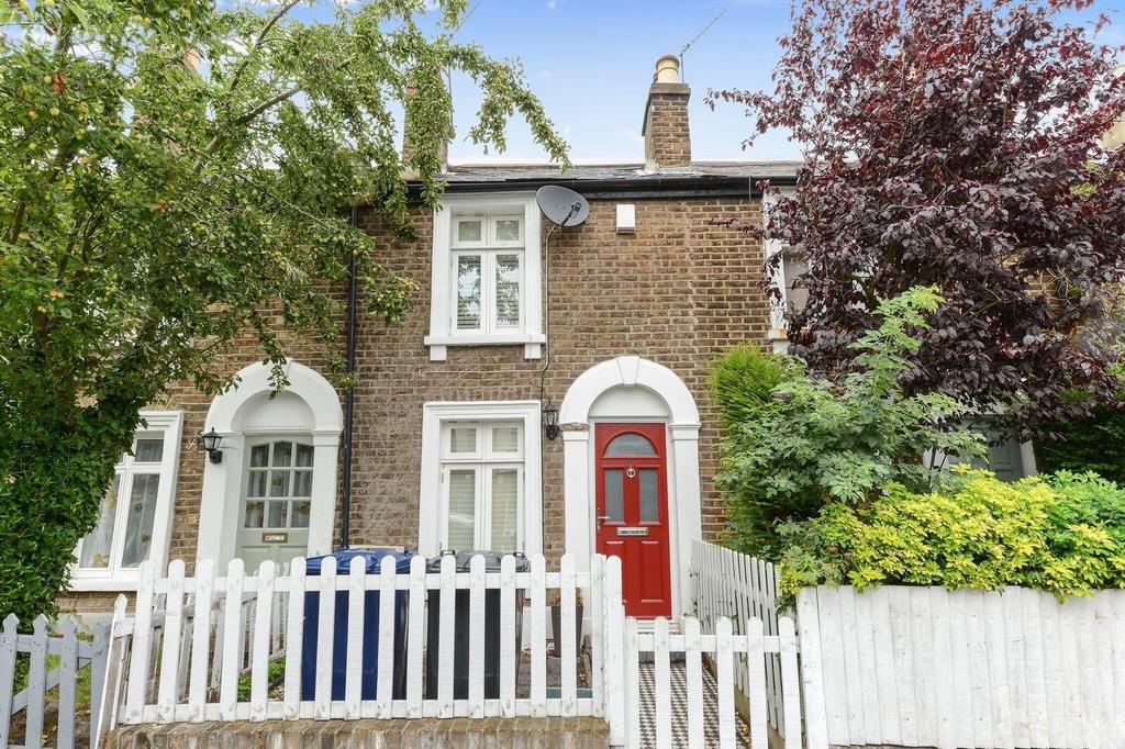 Warwick Road, Ealing, W5 2 bed cottage £2,000 pcm (£462 pw)