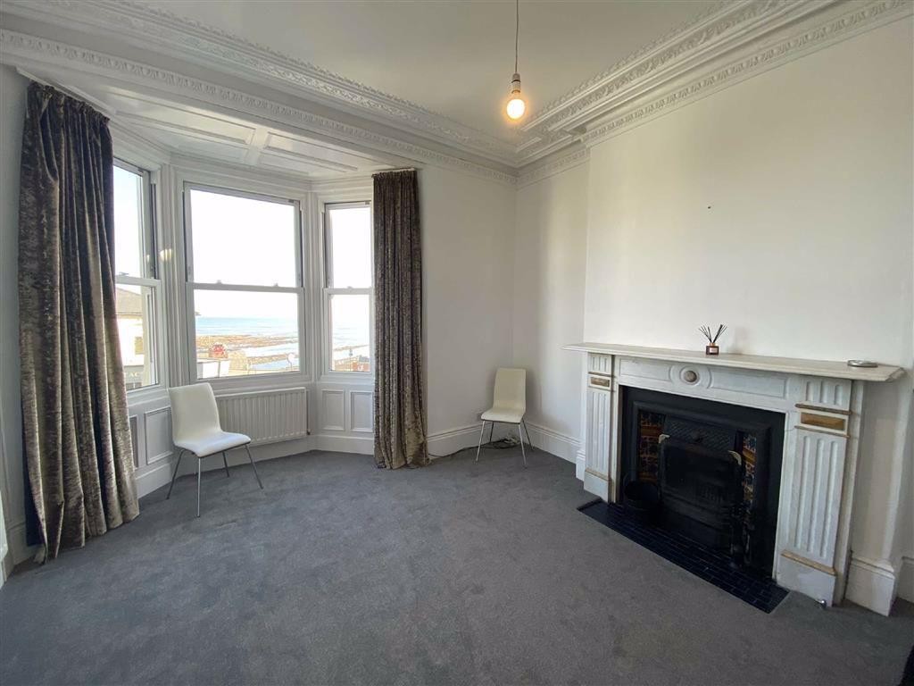 John Street, Cullercoats 2 bed flat £950 pcm (£219 pw)