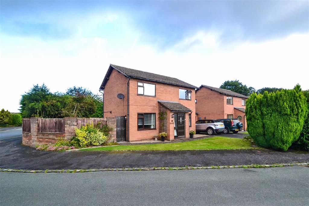 Newbrook Drive, Shrewsbury, Shropshire 3 bed detached house £300,000