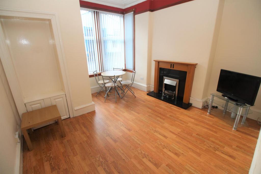 Cardwell Road, Gourock 1 bed flat £59,900