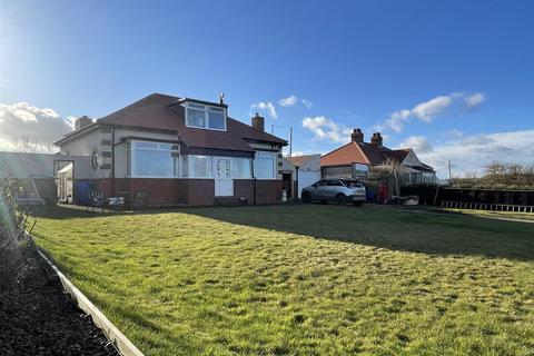 3 bedroom detached house for sale - Killerby Cliff, Scarborough, YO11 3NR