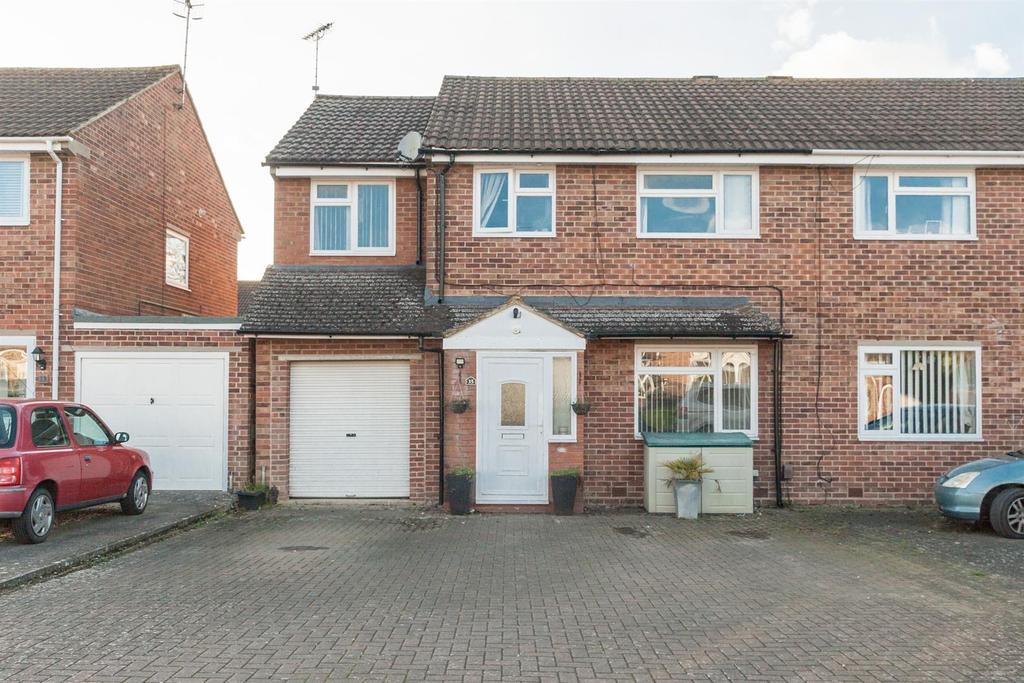 Seaton Close, Swindon 4 bed semidetached house £375,000