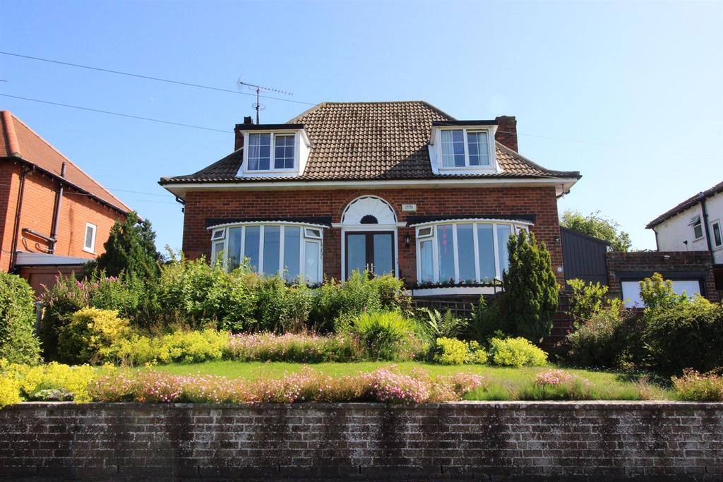 Red Scar Drive, Scarborough 3 bed detached house £400,000