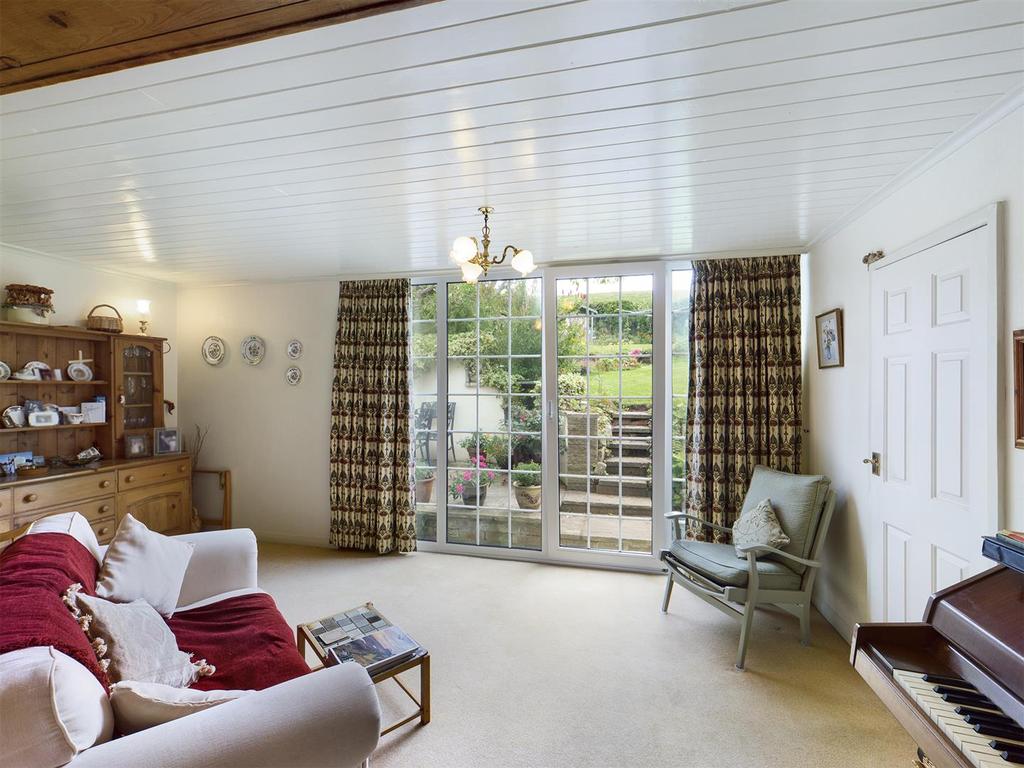 Red Scar Drive, Scarborough 3 bed detached house £400,000
