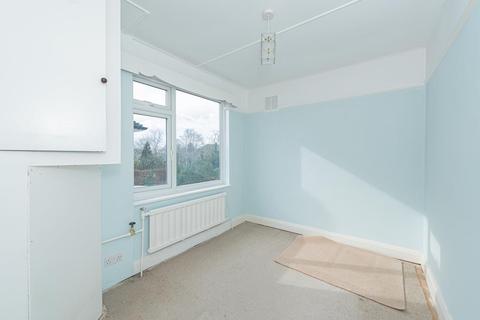 39 Thorndon Gardens, Epsom, KT19 0QB