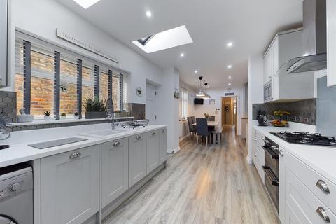 24 Stepney Road, Scarborough, YO12 5BN