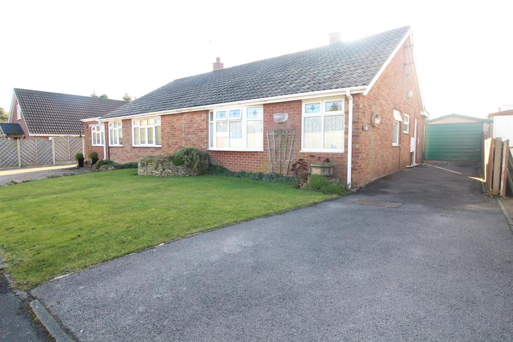 Coniston Gardens, Scarborough 2 bed semidetached bungalow £170,000