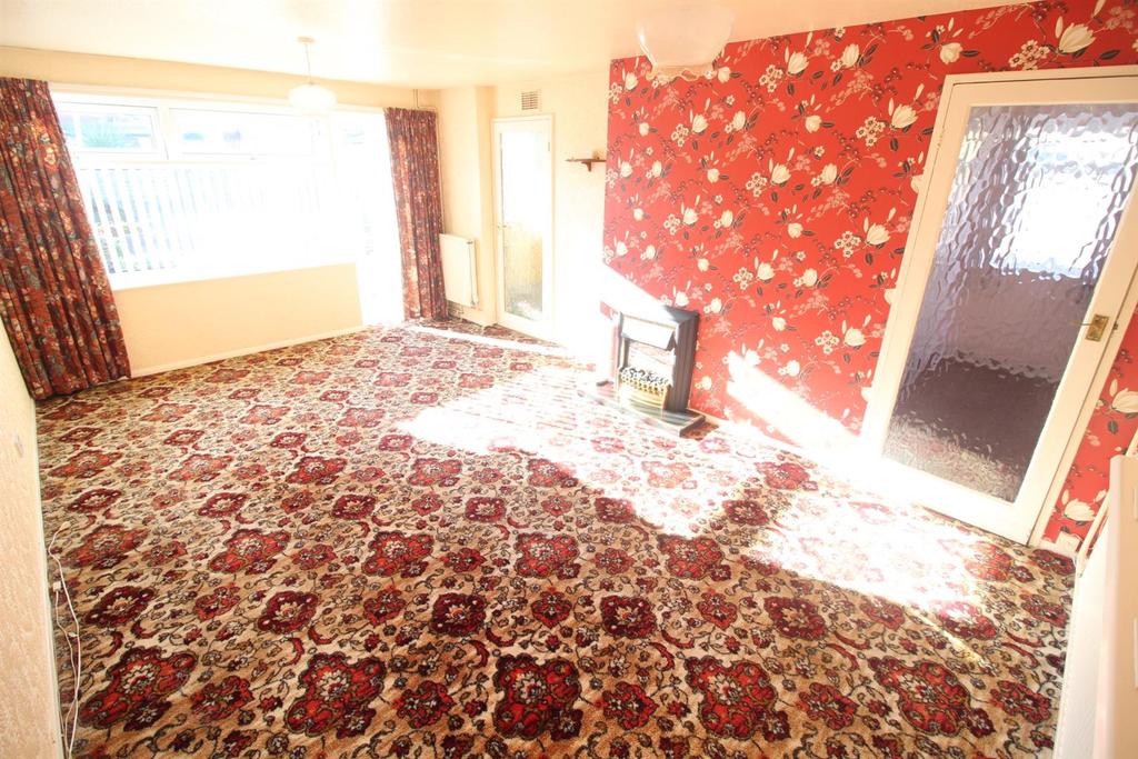 Coniston Gardens, Scarborough 2 bed semidetached bungalow £170,000