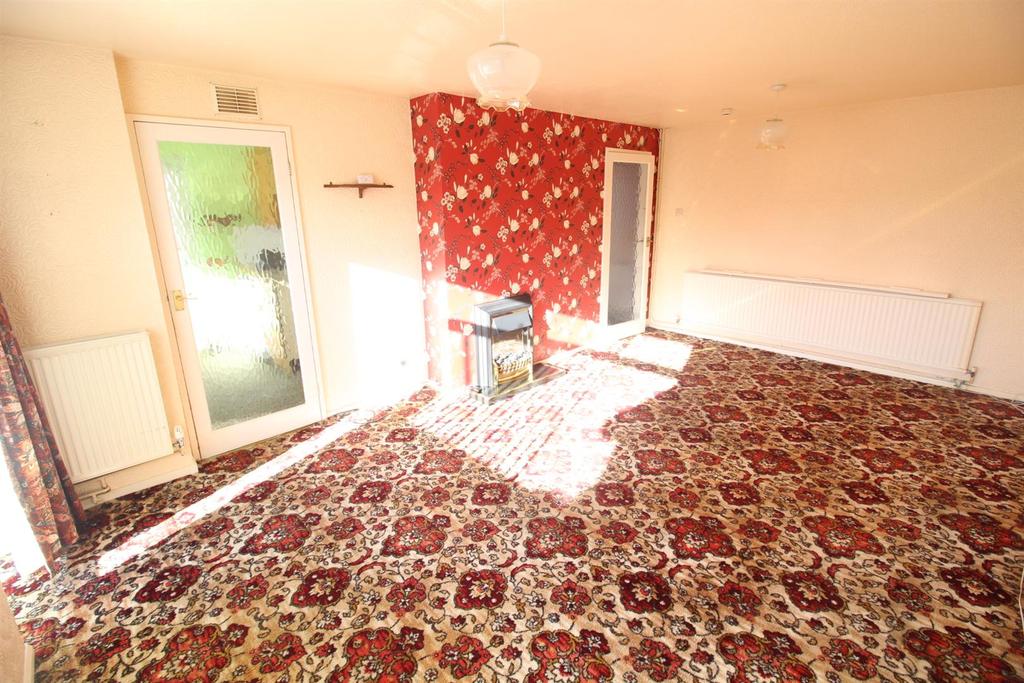 Coniston Gardens, Scarborough 2 bed semidetached bungalow £170,000