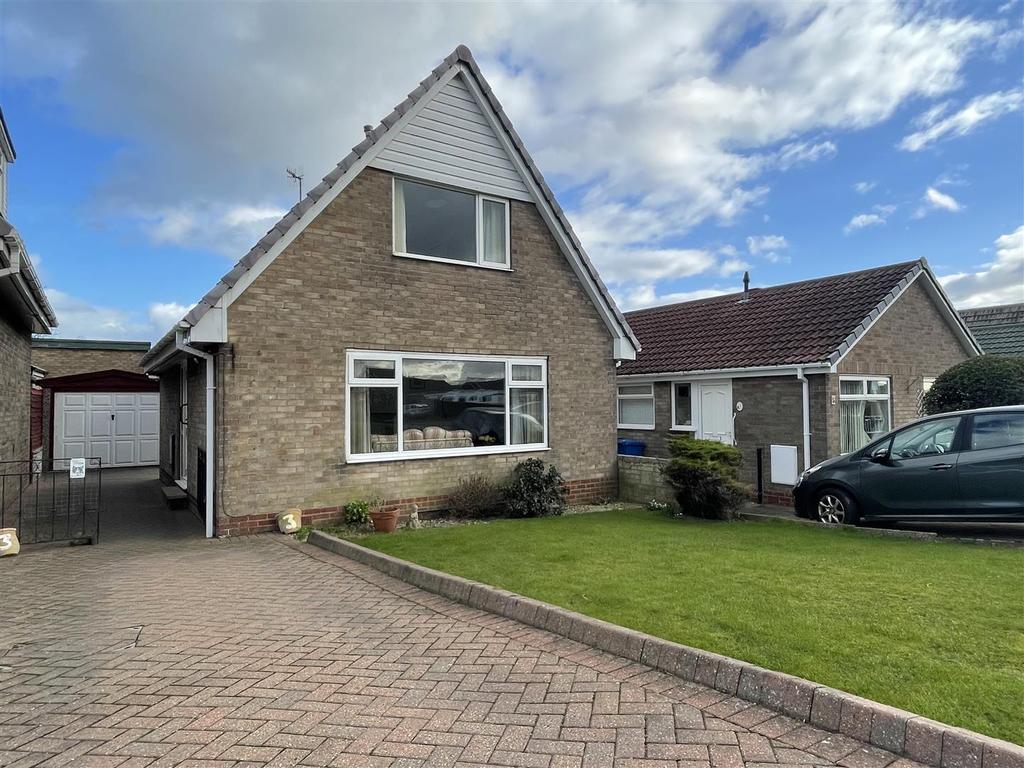 Redcliff Close, Osgodby, Scarborough, YO11 3RG 2 bed house £220,000