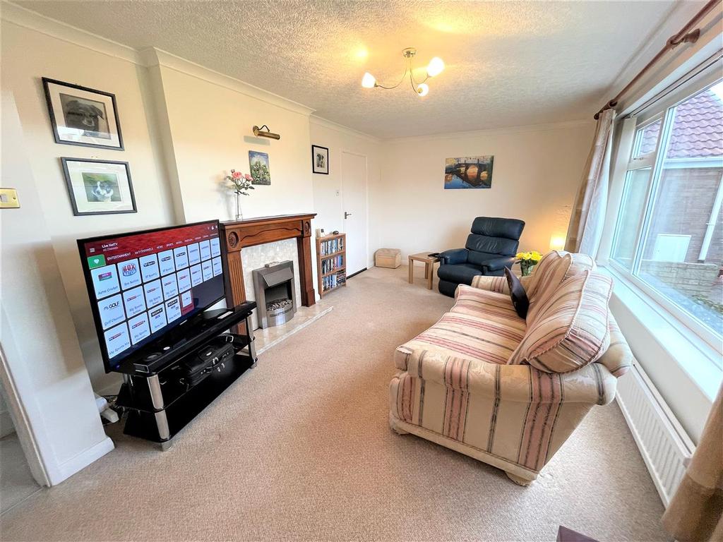 Redcliff Close, Osgodby, Scarborough, YO11 3RG 2 bed house £220,000