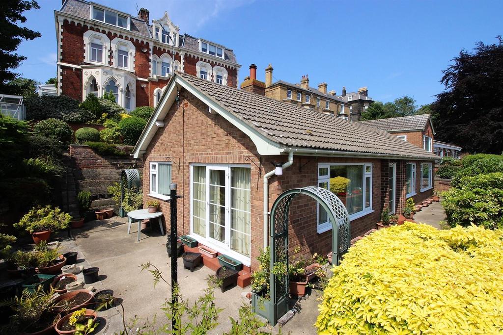 Westwood Road, Scarborough 2 bed detached bungalow £275,000