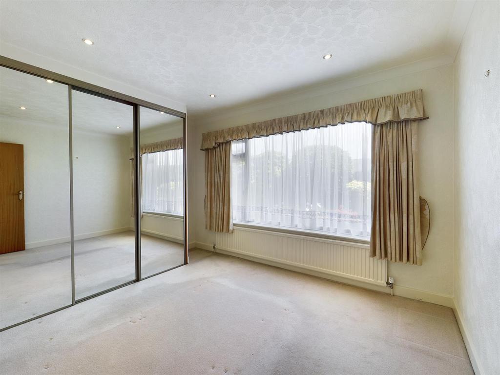 Westwood Road, Scarborough 2 bed detached bungalow £275,000