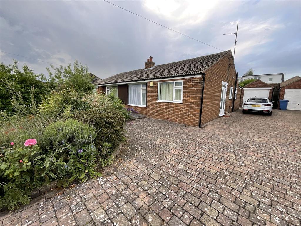 Racecourse Road, East Ayton, Scarborough 2 bed semidetached bungalow