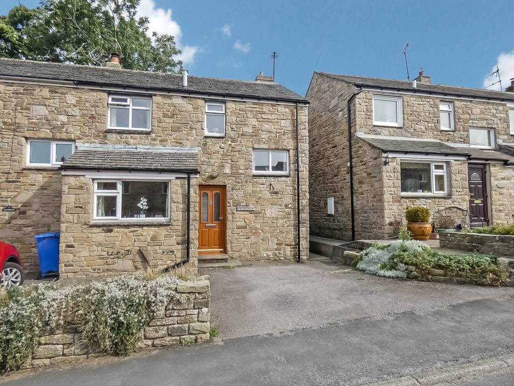 Ferndale, Gayle, Hawes, DL8 2 bed terraced house £230,000