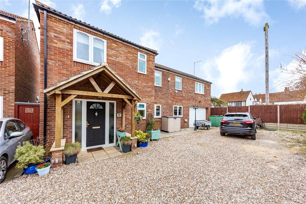 Boleyn Way, Boreham, Chelmsford... 4 bed detached house £610,000