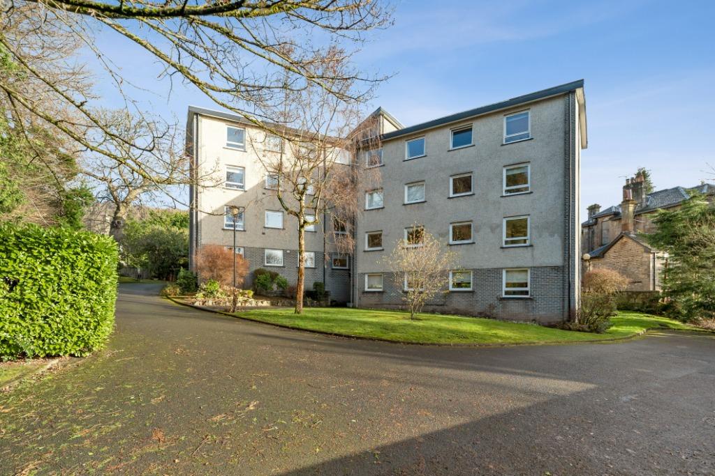 Chalton Court, Bridge of Allan, Stirling, FK9 4EG 3 bed ground floor