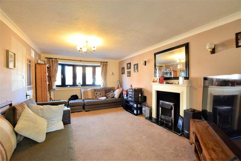 3 Dorking Crescent, Clacton-on-sea, CO16 8FQ