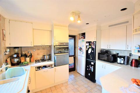 3 Dorking Crescent, Clacton-on-sea, CO16 8FQ