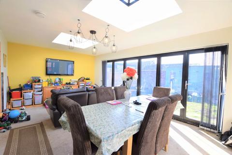 3 Dorking Crescent, Clacton-on-sea, CO16 8FQ