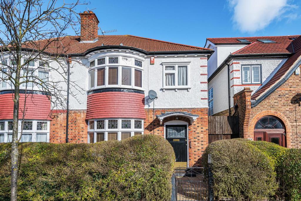 Cricklade Avenue, Streatham 3 bed semidetached house £900,000