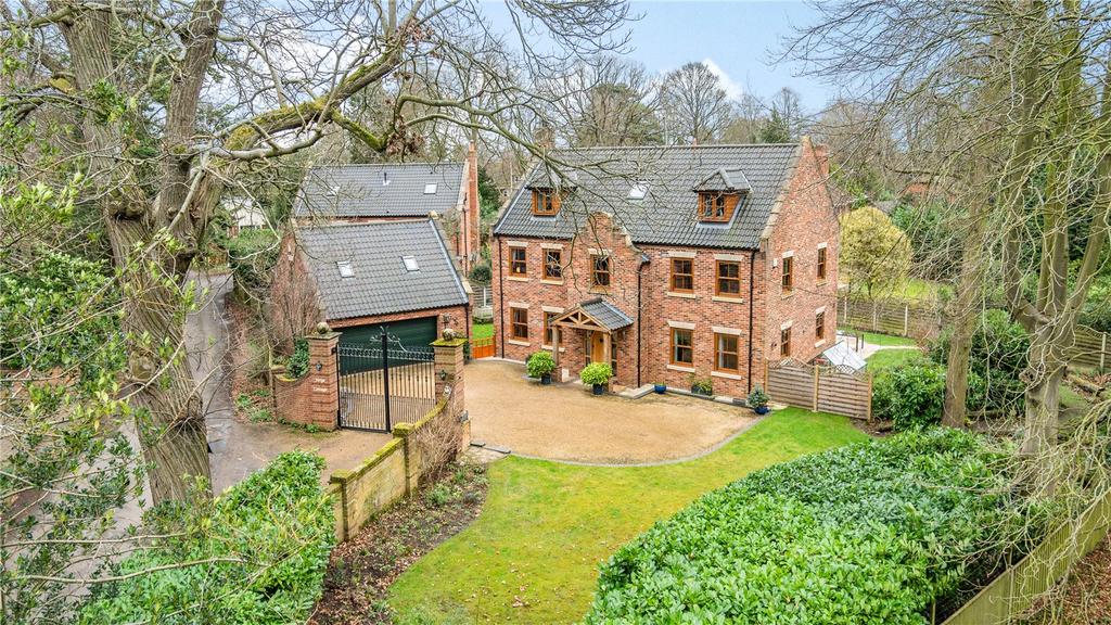 Beech Road, Wroxham, Norwich, NR12 5 bed detached house £925,000