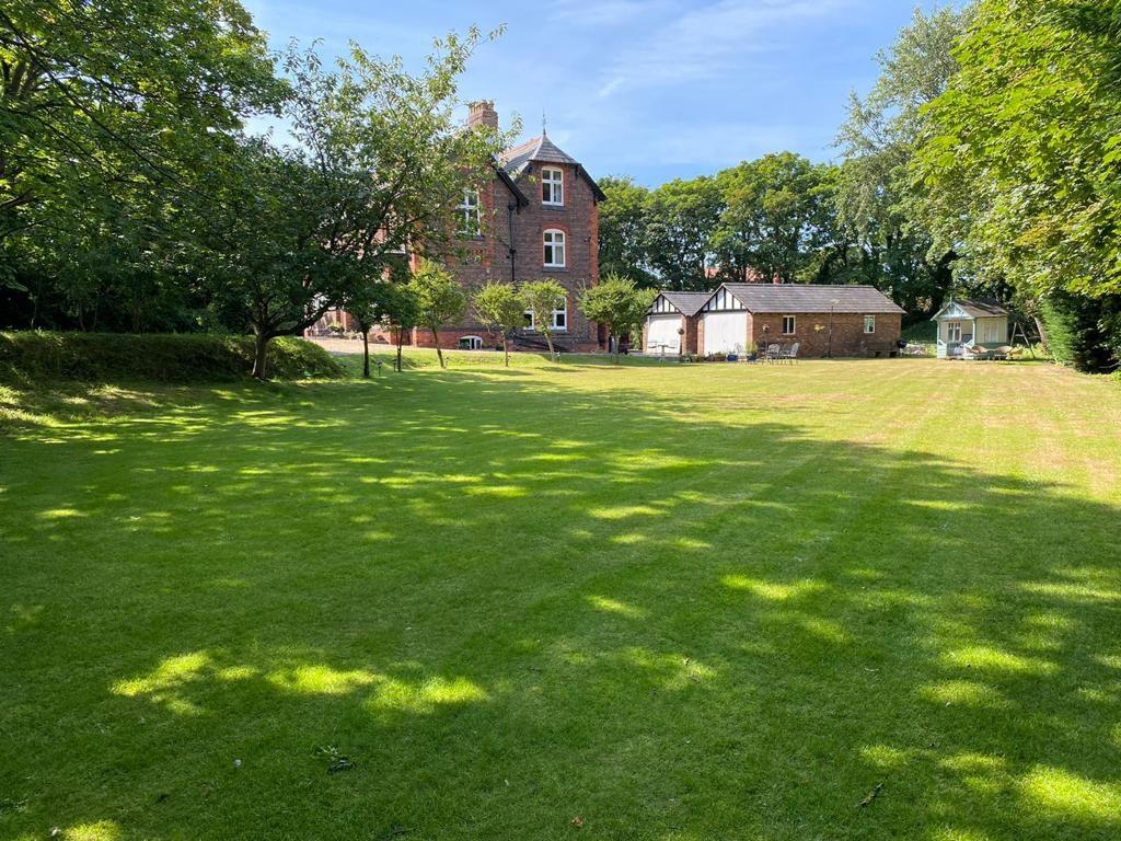 The Serpentine, Blundellsands, Liverpool, L23 6 bed character property