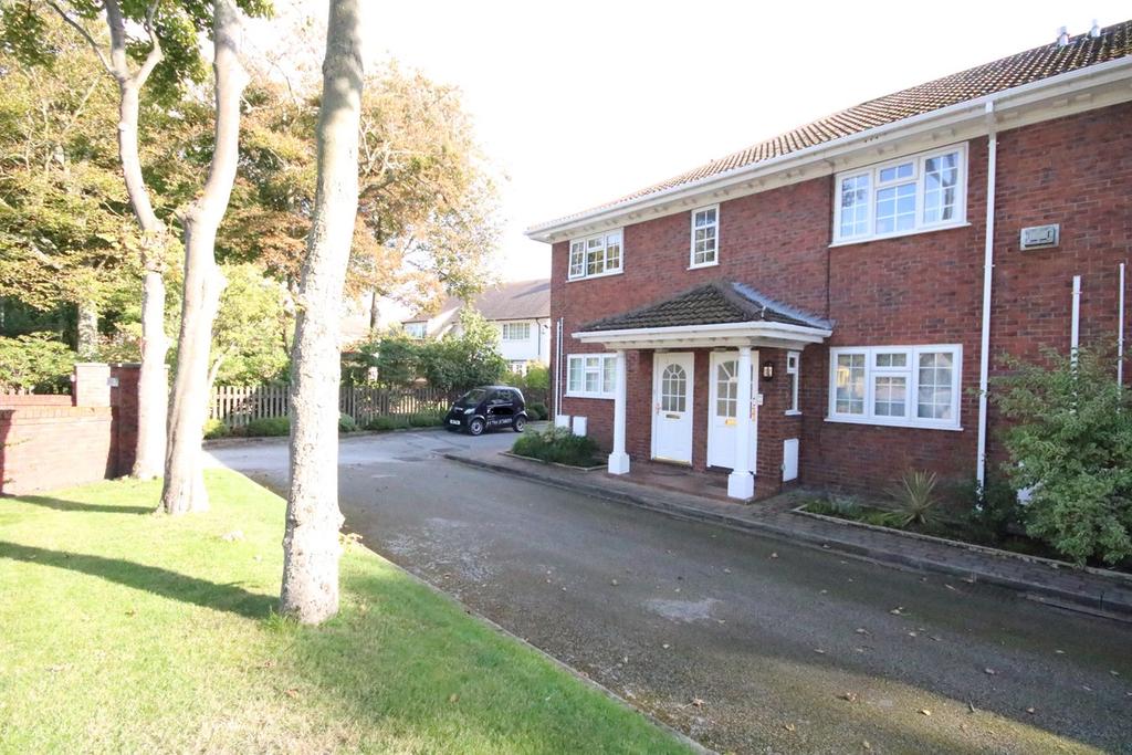 Victoria Road, Formby, Liverpool, L37 2 bed apartment for sale £295,000