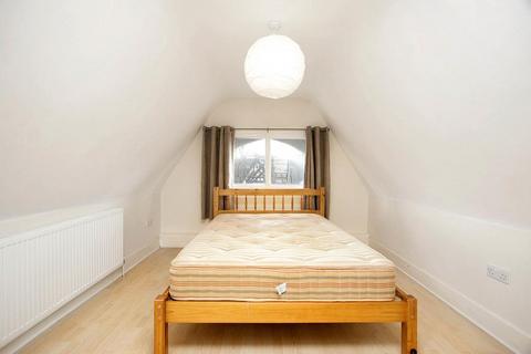 2 bedroom flat for sale, Gordon Road W5 Ealing
