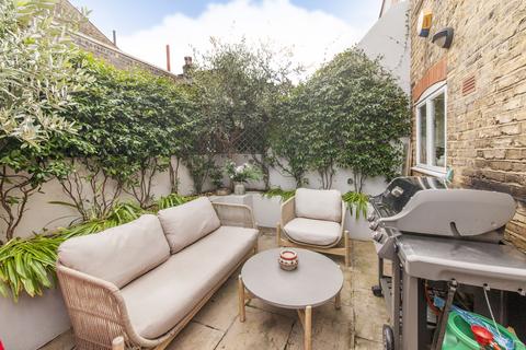 3 bedroom terraced house to rent, Montefiore Street, SW8