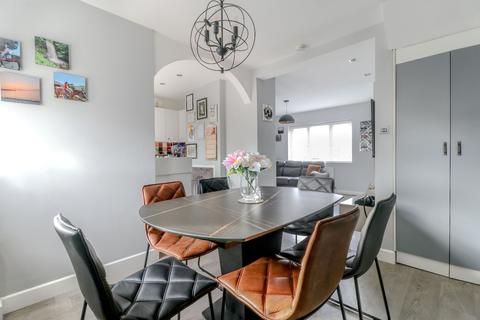 40 Hurst Drive, Waltham Cross, EN8 8DQ