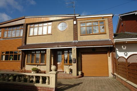 4 bedroom semi-detached house for sale - Denbigh Drive, Shaw, Oldham
