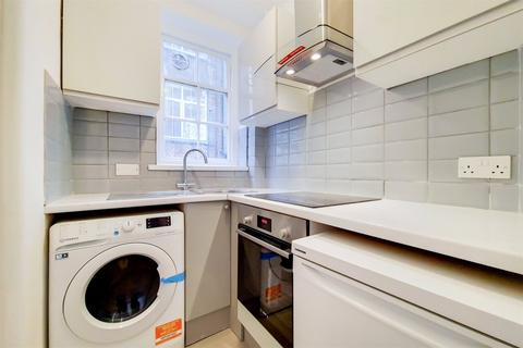 Studio to rent, St. Vincent Street, Marylebone Village, London, W1U