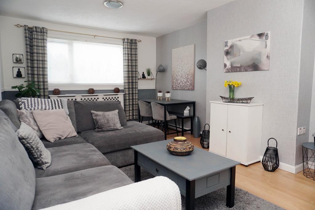 Simpson Drive, East Kilbride G75 3 bed terraced house £132,000