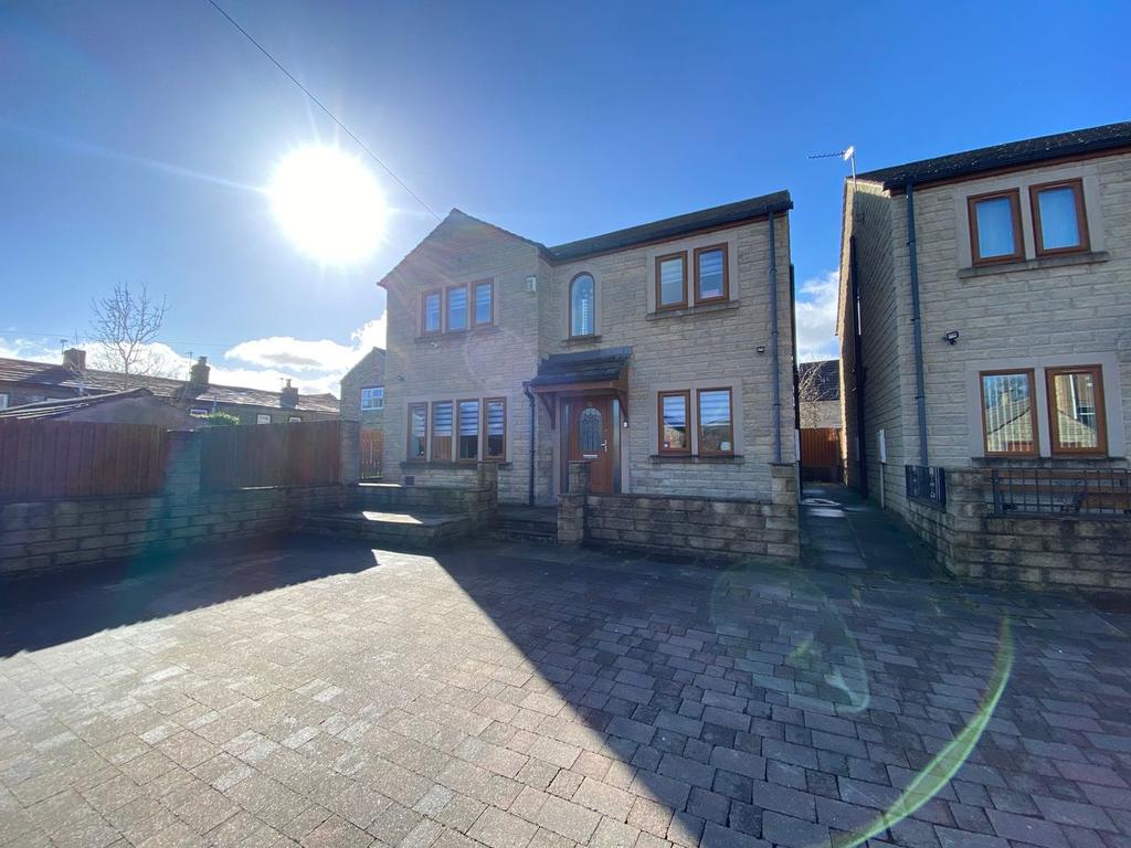 Keighley Road, Halifax HX2 4 bed detached house for sale £325,000