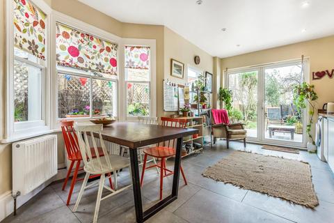 107 Howson Road, London, SE4 2BB