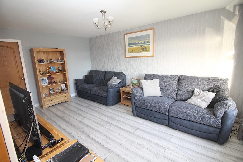 Murroch Crescent, Alexandria G83 3 bed semidetached bungalow £162,000