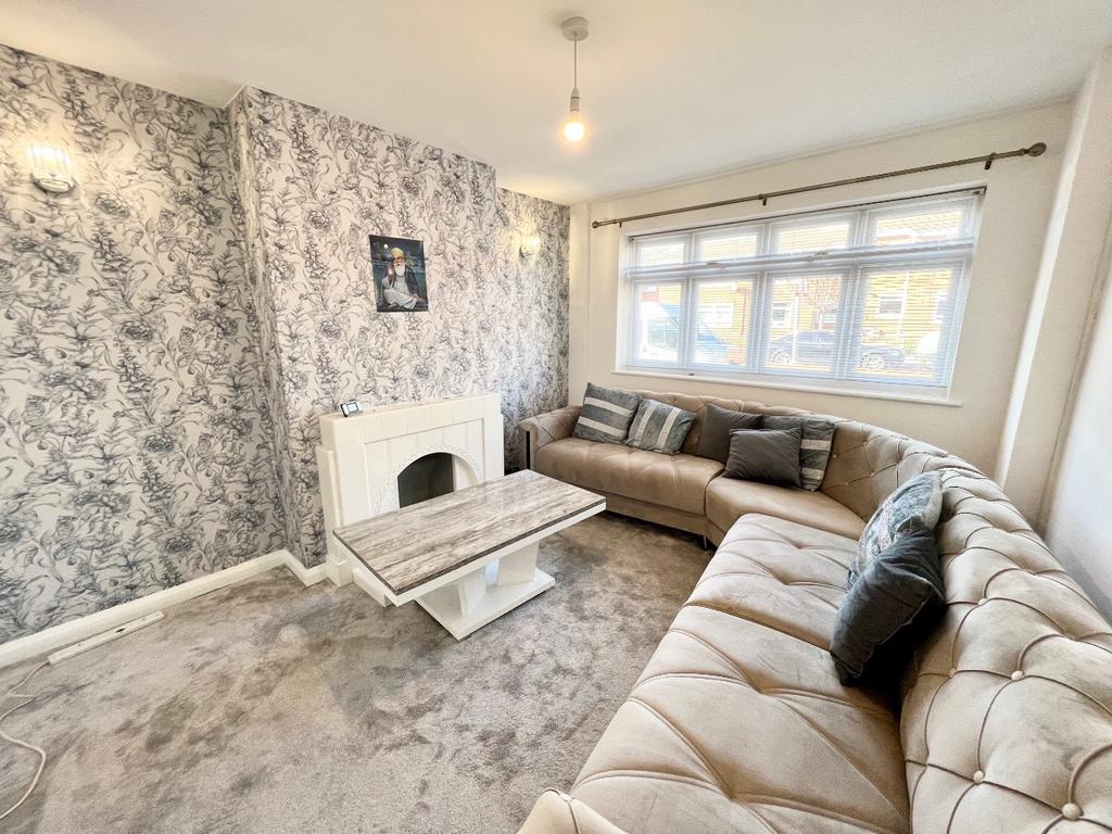 Betterton Road, Rainham 2 bed bungalow £400,000