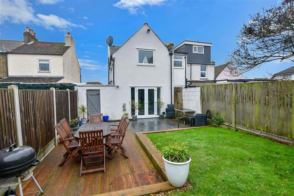 Northwood Road, Broadstairs, Kent 3 bed end of terrace house £375,000