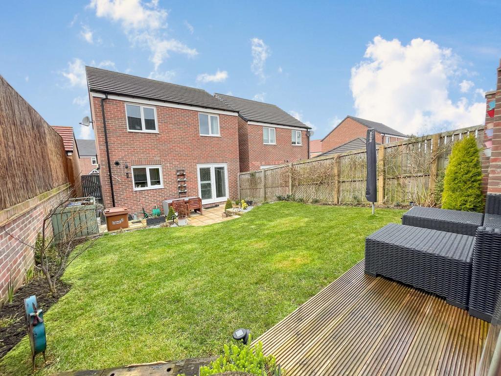 Whitethroat Close, HettonleHole, Houghton Le Spring, Tyne and Wear, DH5 0GB 3 bed detached