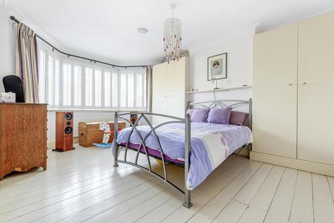 10 Grove Gardens, Teddington, TW11 8AP