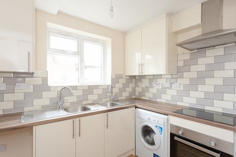 1 bedroom in a house share to rent, Dale Avenue, Edgware, HA8