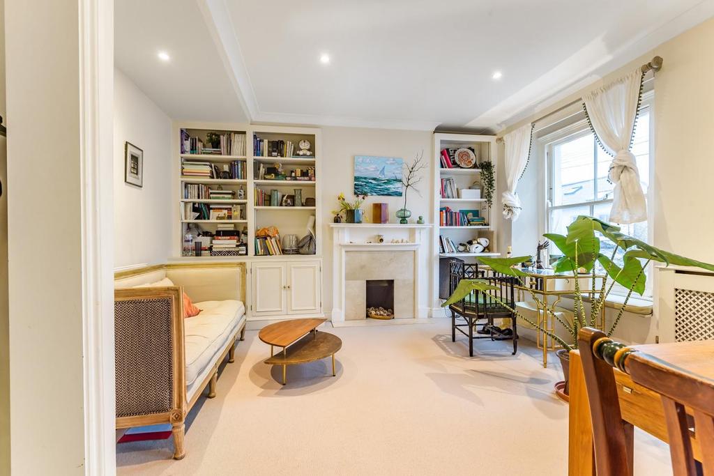 Broughton Road, Fulham 2 bed flat £735,000
