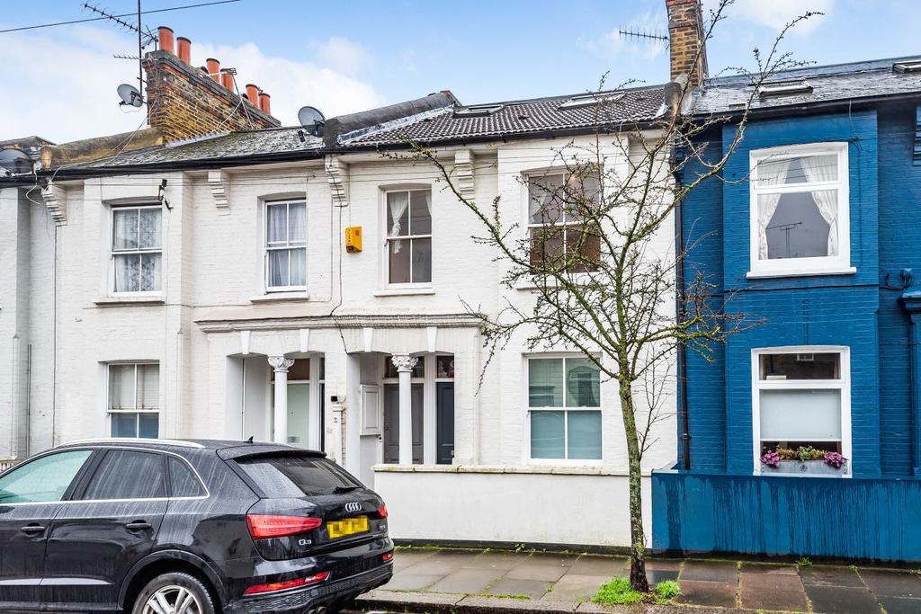 Broughton Road, Fulham 2 bed flat £735,000